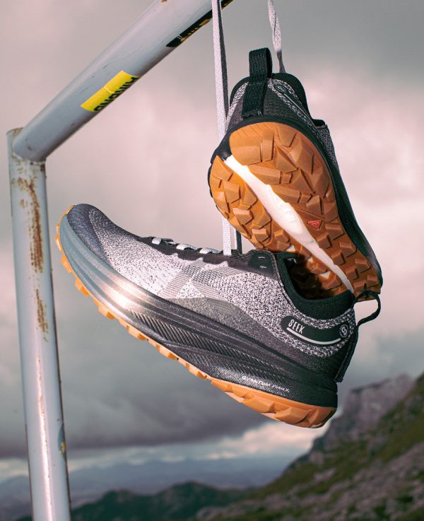 Men's Seek Trail Running Shoe  |  Black/Magnet